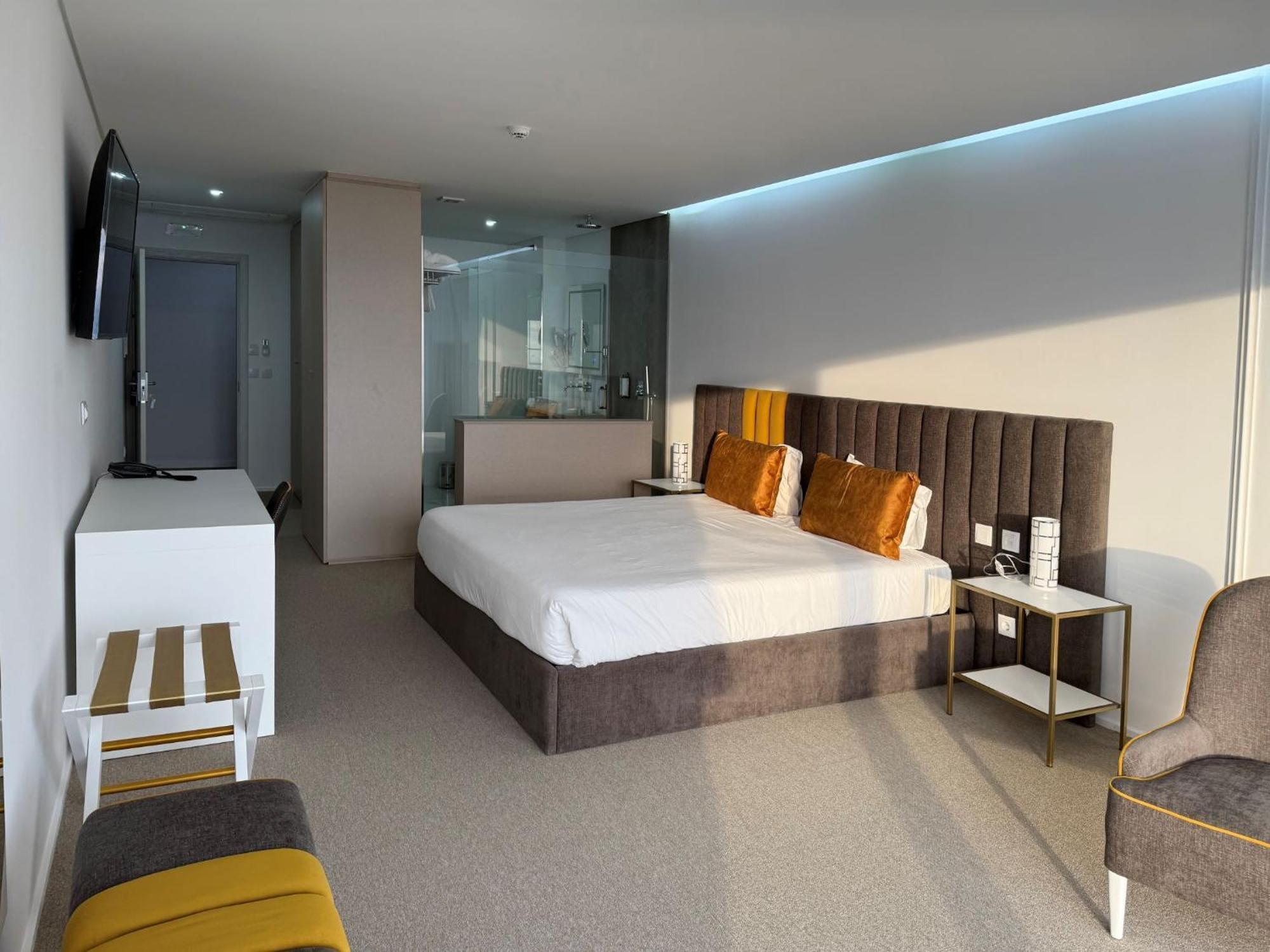 Oca Douro Valley And 4* Sambade